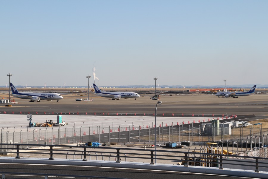 ANA 787s grounded at HND