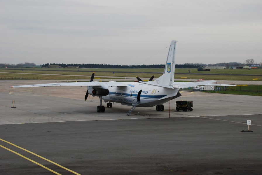 Antonov-30B Ukrainische Luftwaffe 81 (gelb) (02) (8738506015)