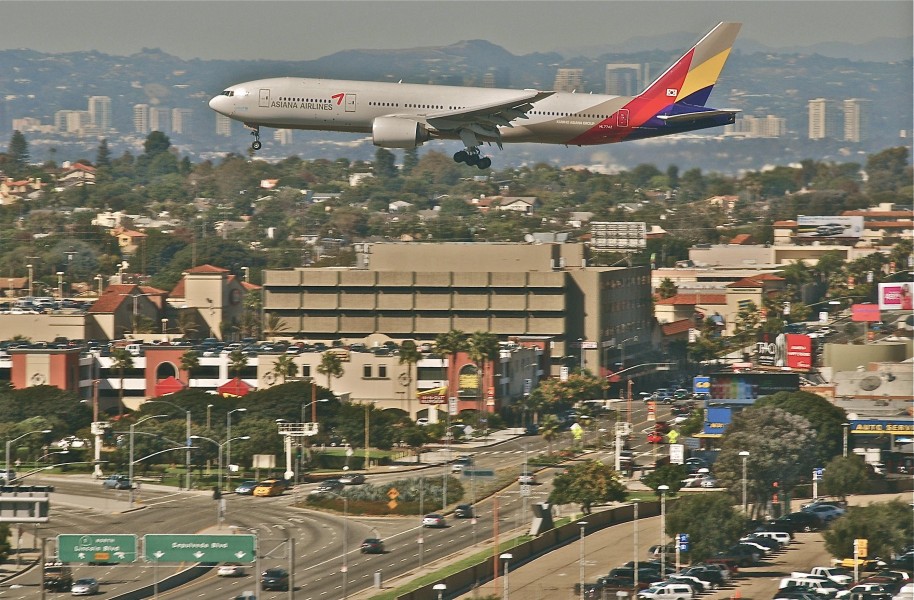 Asiana Airlines Boeing 777-200ER; HL7742@LAX;08.10.2011 620ck (6727847757)