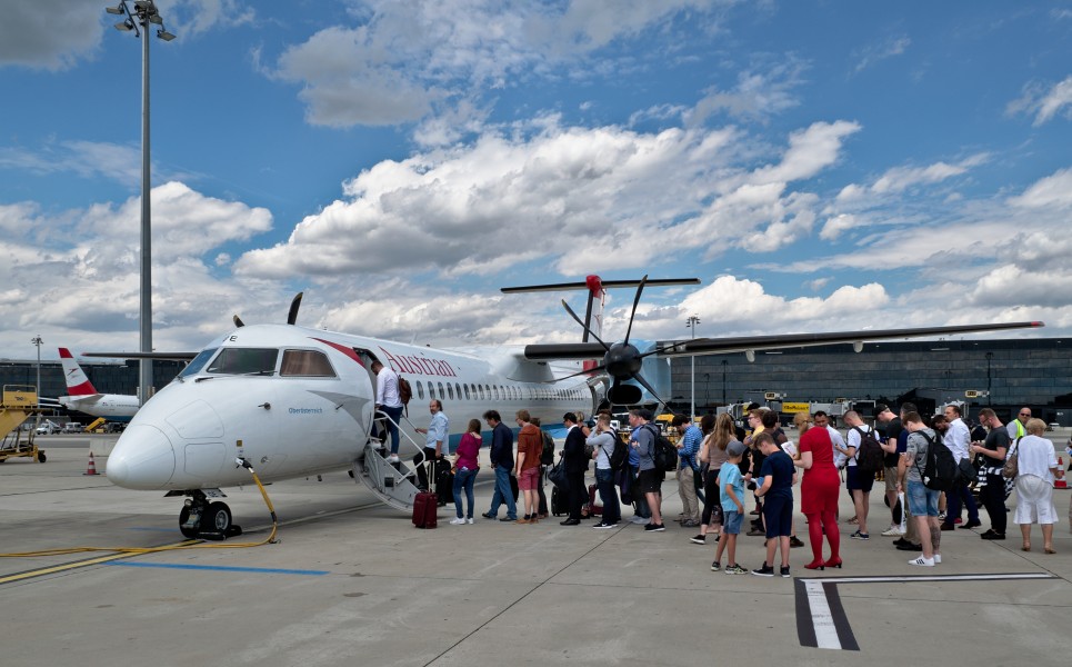 Austrian Airlines Bombardier Dash 8 Q400 (flight 683) boarding at Vienna Airport, Austria (DSC 0003)