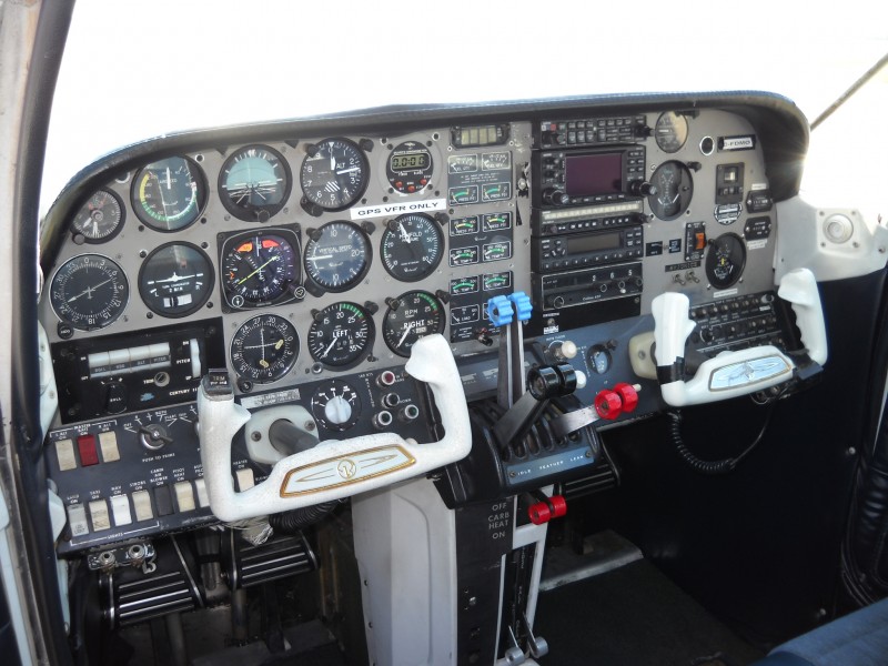 Beechcraft 76 Duchess C-FDMO instrument panel 01