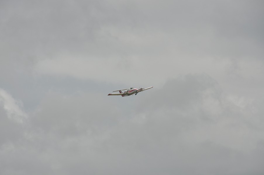 Beechcraft Duchess leaving Perranporth Airfield (6271)