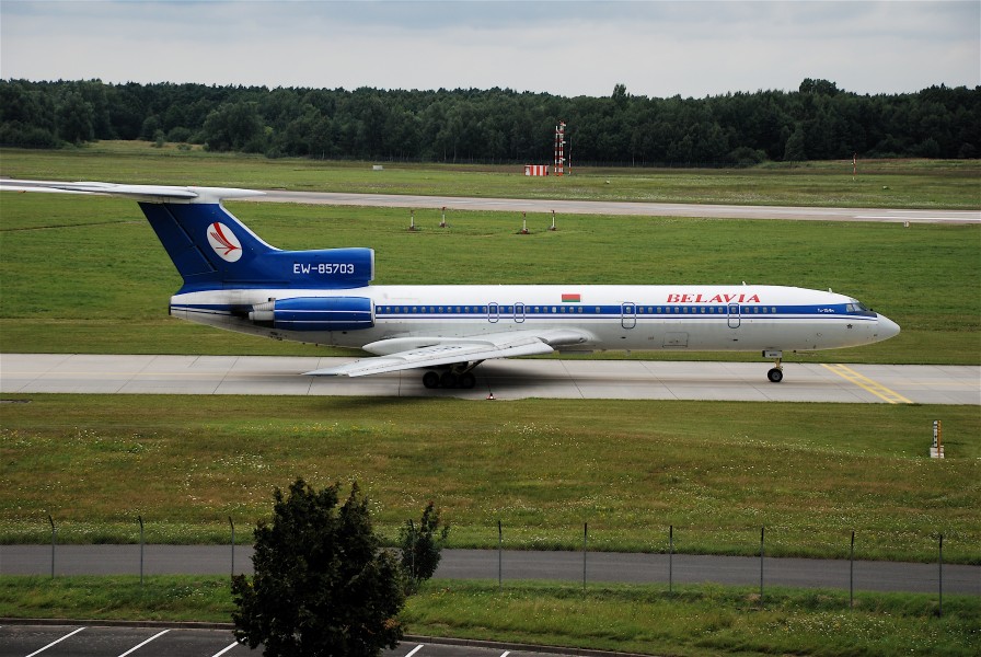 Belavia Tupolev 154, EW-85703@HAJ,28.07.2007-482hu - Flickr - Aero Icarus