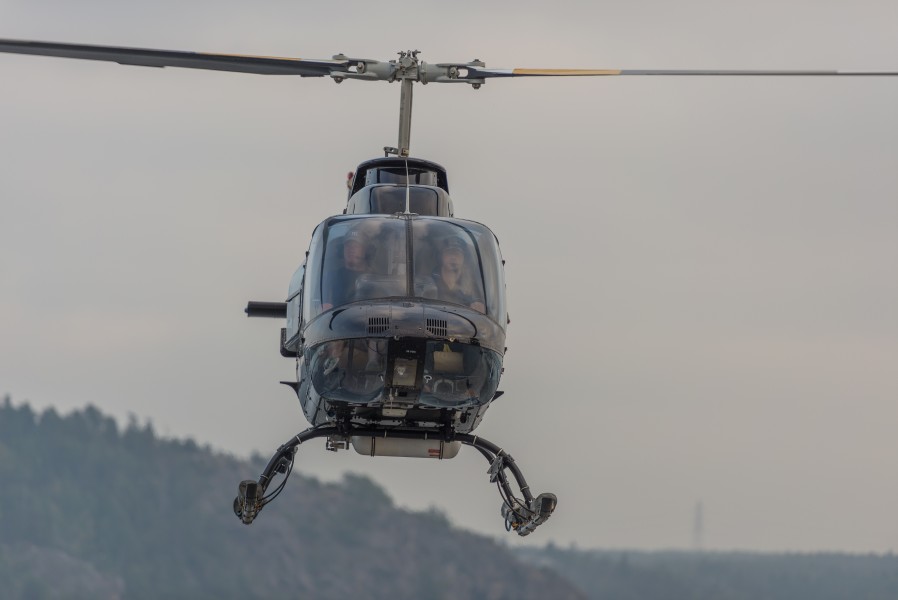 Bell 206B Jet Ranger III September 2014 01