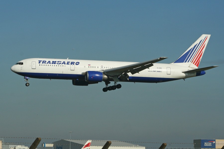 Boeing 767-3P6ER EI-UNA Transaero (6885380582)