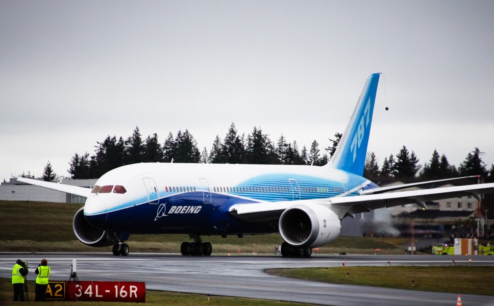 Boeing 787 first flight taxi turn
