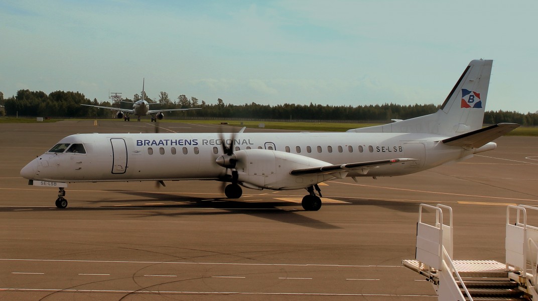BRAATHENS REGIONAL SAAB 2000 SE-LSB AT VILLINUS AIRPORT LITHUANIA SEP 2013 (9904519485)