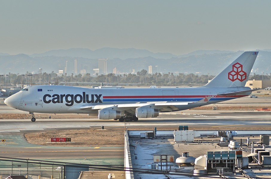 Cargolux Boeing 747-400F; LX-MCV@LAX;18.04.2007 463ze (7282890118)