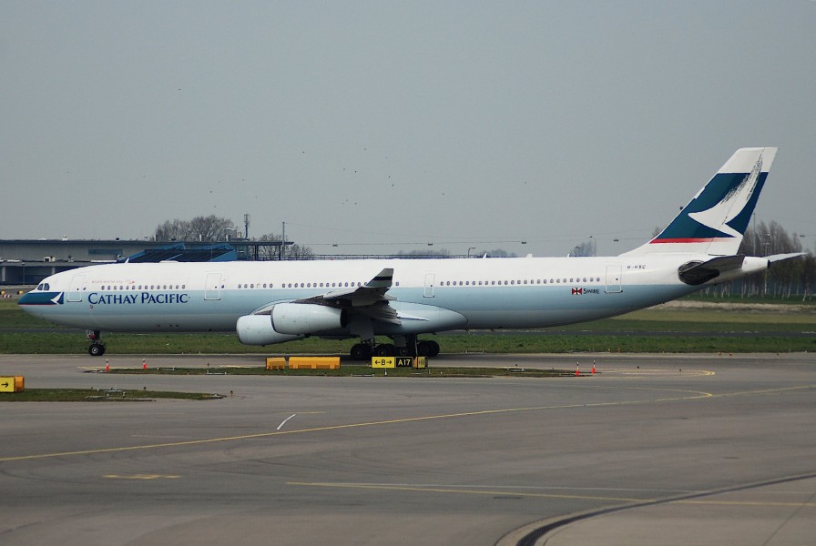 Cathay Pacific Airbus A340, B-HXC@AMS,19.04.2008-508hs - Flickr - Aero Icarus