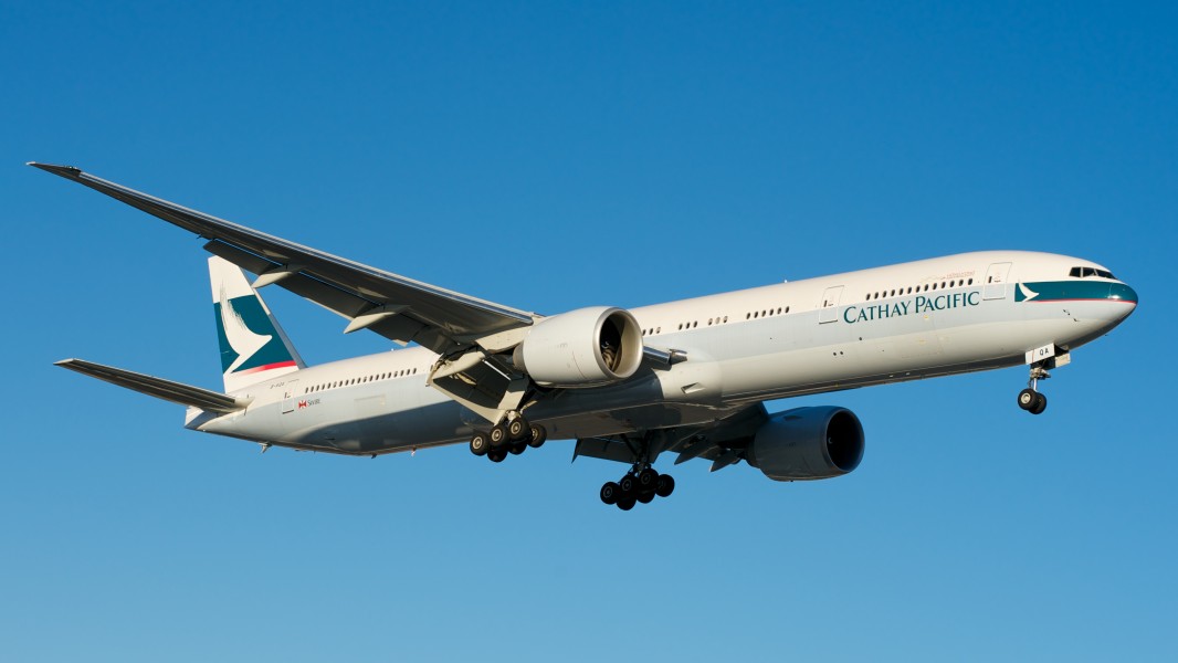 Cathay Pacific Boeing 777-300ER B-KQA (7617635108)