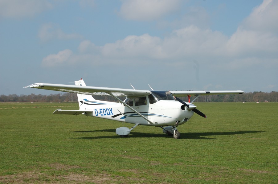Cessna 172 ''Skyhawk'' (D-EDDX)