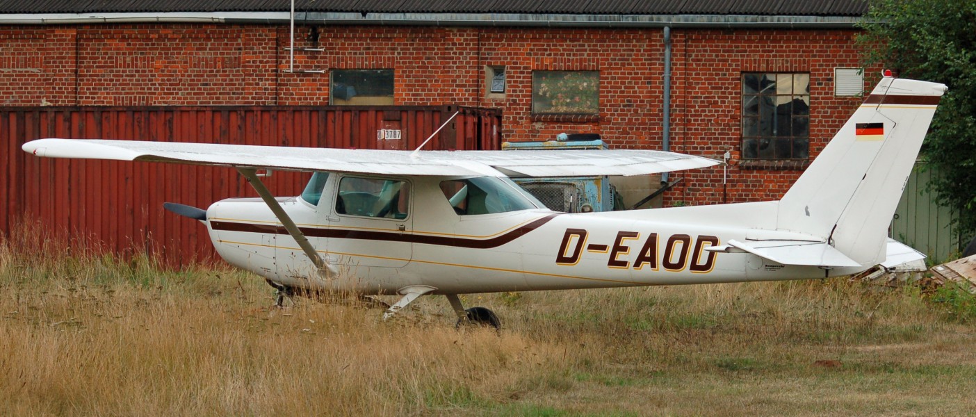 Cessna F152 (D-EAOD) 01