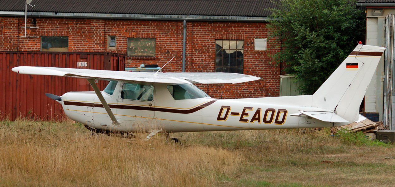 Cessna F152 (D-EAOD) 02