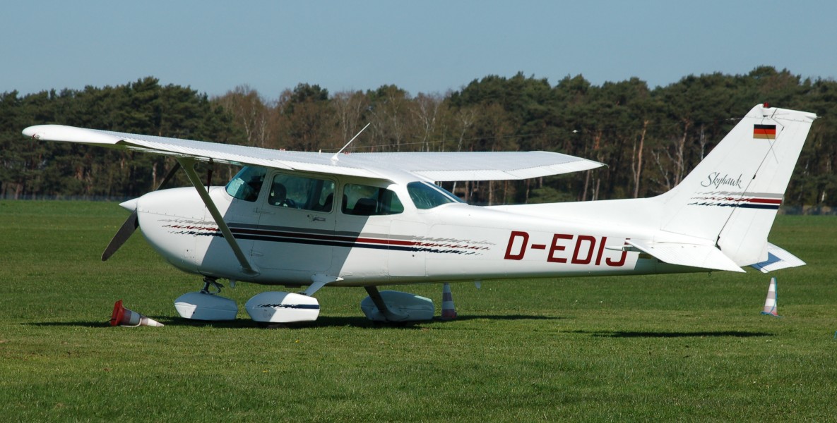 Cessna Reims F172P Skyhawk (D-EDIJ) 01