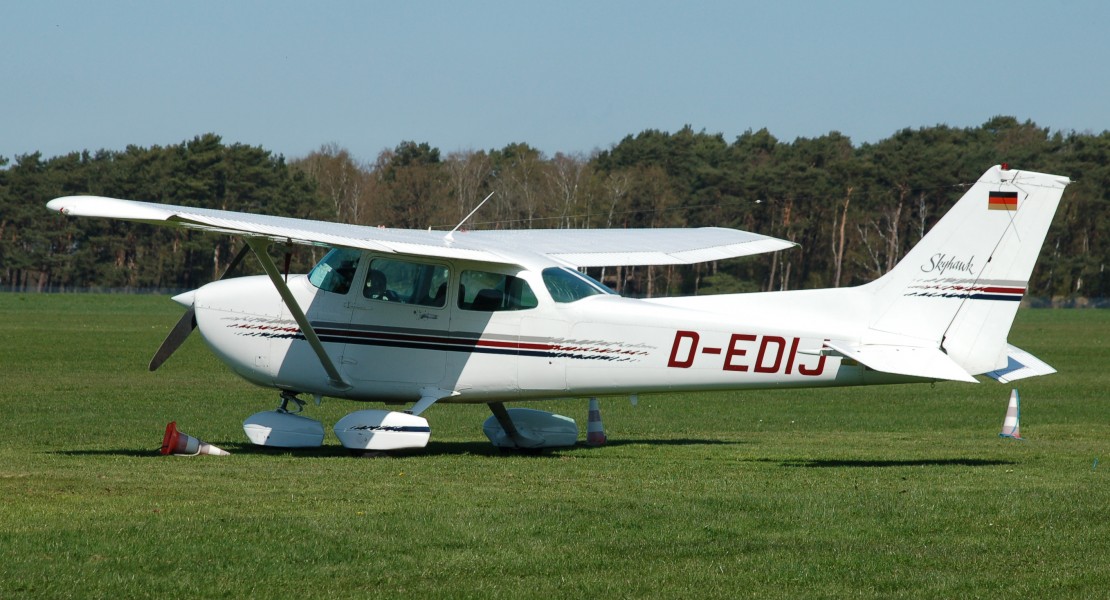 Cessna Reims F172P Skyhawk (D-EDIJ) 02