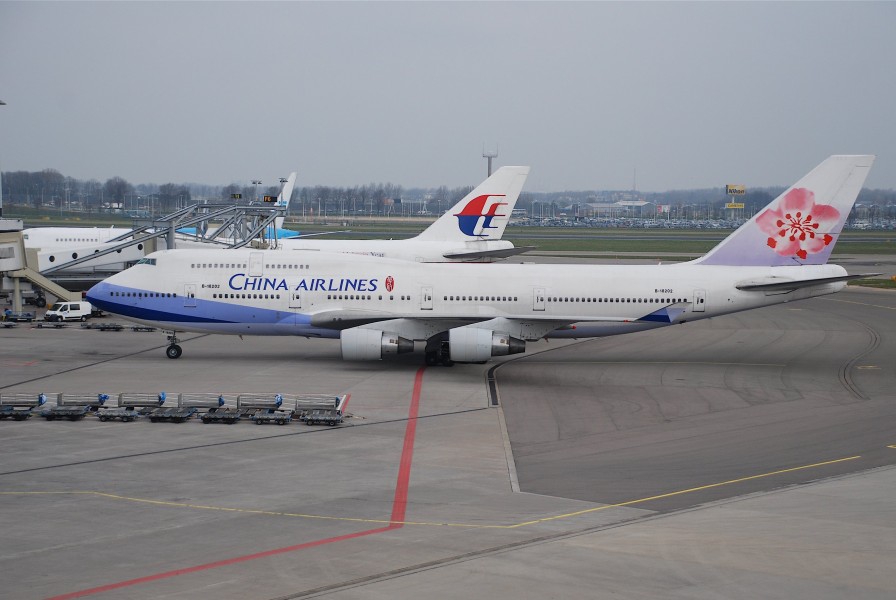China Airlines Boeing 747-400, B-18202@AMS,19.04.2008-508bb - Flickr - Aero Icarus