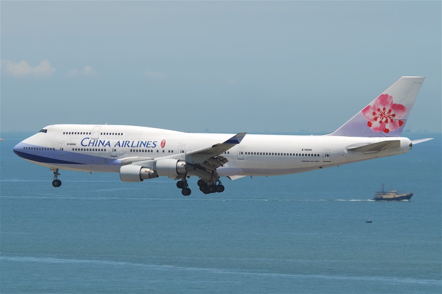 China Airlines Boeing 747-400; B-18206@HKG;04.08.2011 615fu (6207274297)