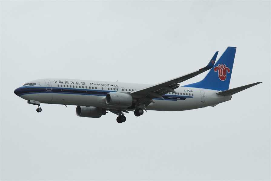 China Southern Airlines Boeing 737-800; B-5596@BKK;30.07.2011 613em (6042406502)
