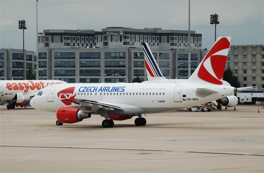 CSA Czech Airlines Airbus A319-112; OK-REQ@CDG;10.07.2011 605hg (5939300441)