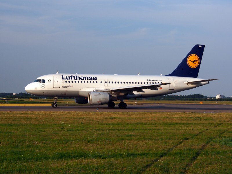 D-AILP Lufthansa Airbus A319-114 - cn 717 taxiing 22July2013 pic-002