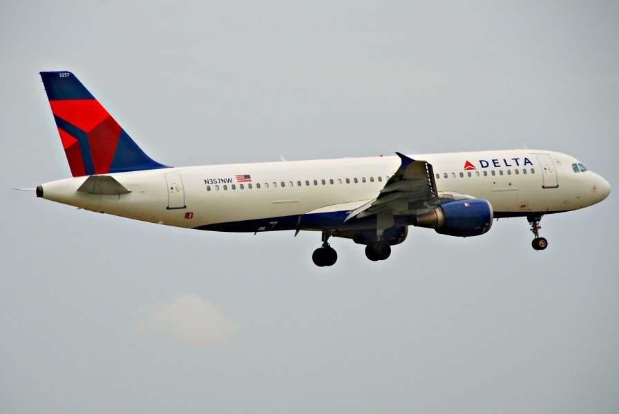 Delta Air Lines Airbus A320-212; N357NW@MIA;17.10.2011 626mu (6698012179)