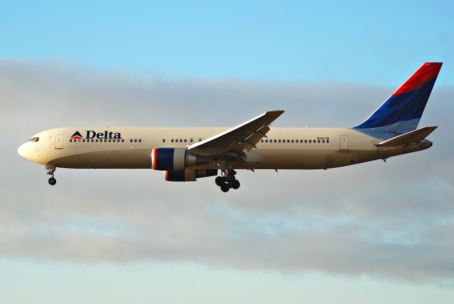 Delta Air Lines Boeing 767-300, N1611B@ZRH,13.01.2007-446am - Flickr - Aero Icarus