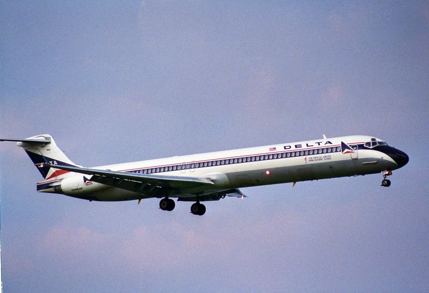 Delta Air Lines MD-88; N908DL@DCA;20.07.1995 (4929299479)