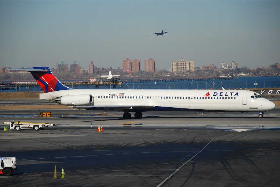 Delta Air Lines MD-88, N911DE@LGA,01.02.2009-534bd - Flickr - Aero Icarus