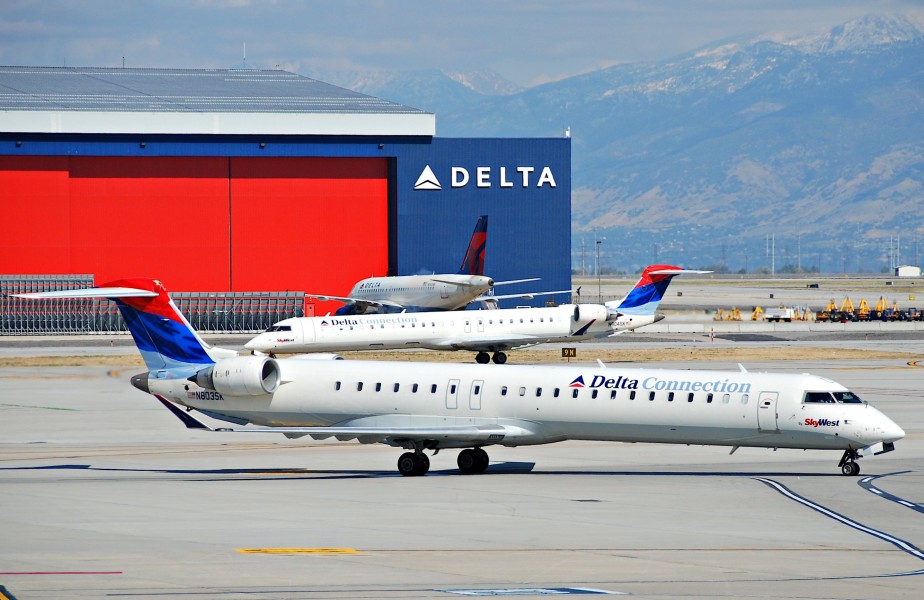 Delta Connection Canadair CRJ900; N803SK@SLC;09.10.2011 621dg (6300465424)