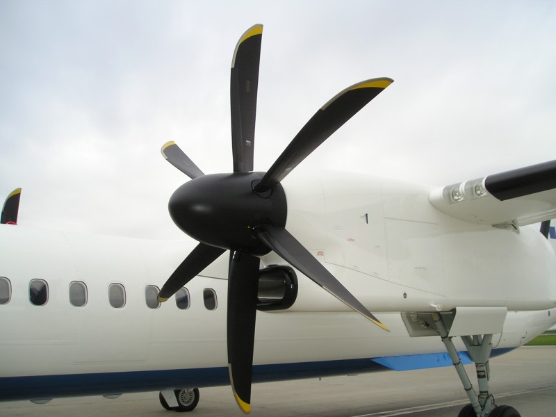 DHC-8-402Q 1 propeller