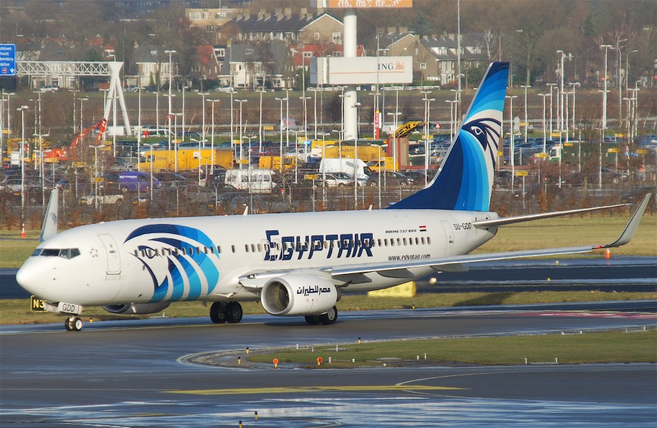 Egypt Air Boeing 737-866; SU-GDD@AMS;09.12.2010 590dt (5256775211)