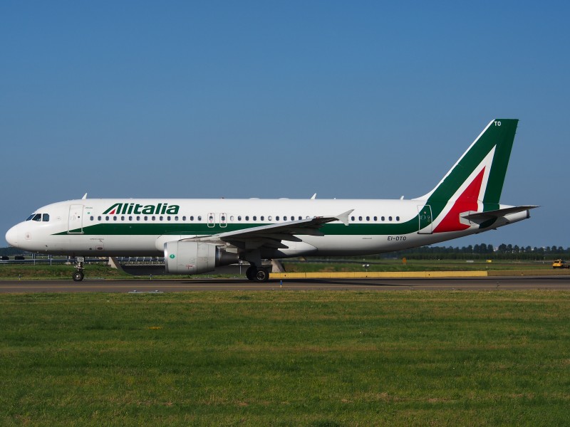 EI-DTO Alitalia Airbus A320-216 - cn 4152 taxiing 18july2013 pic-003