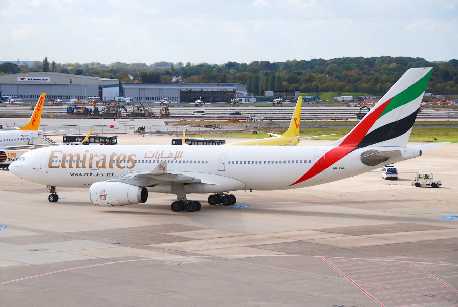 Emirates Airbus A30-243, A6-EAE@DUS,13.10.2009-558kz - Flickr - Aero Icarus