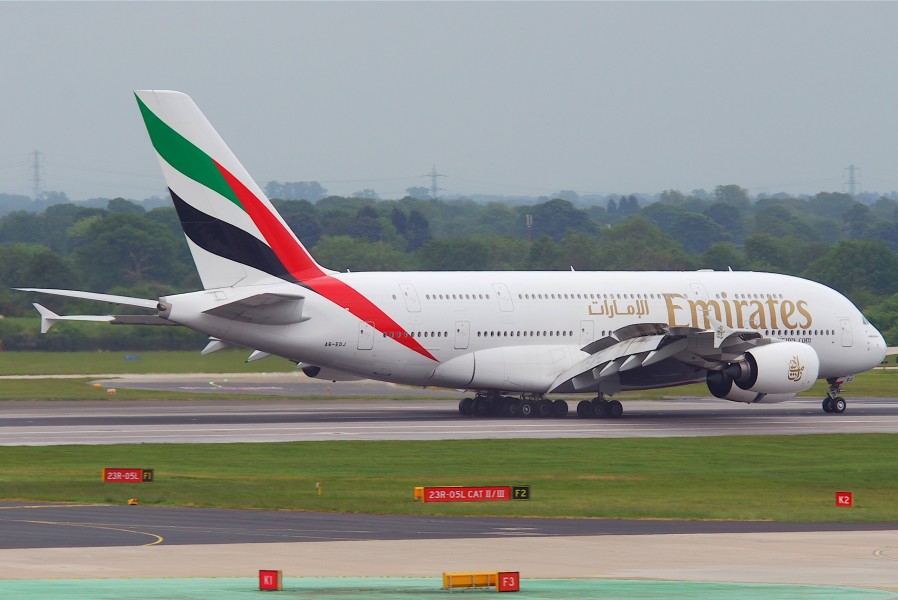 Emirates Airbus A380-861; A6-EDJ@MAN;15.05.2011 597ec (5773356489)