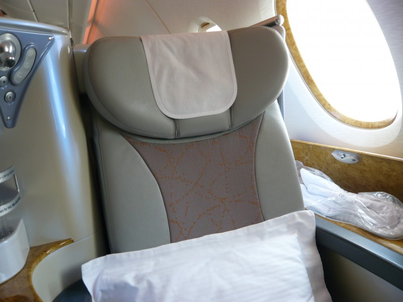 Emirates Business class A380 (5646645491)