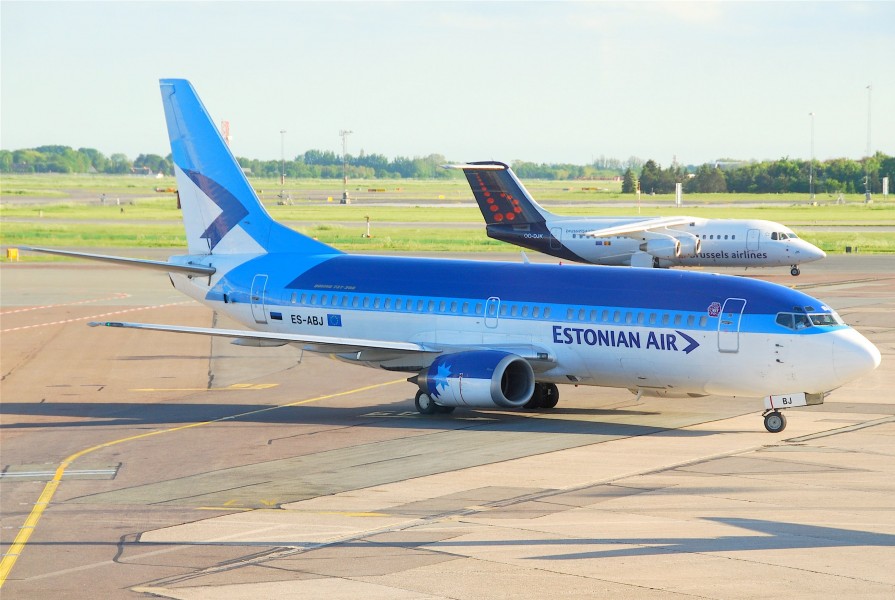 Estonian Air Boeing 737-33R; ES-ABJ@CPH;04.06.2010 575bn (4688177955)