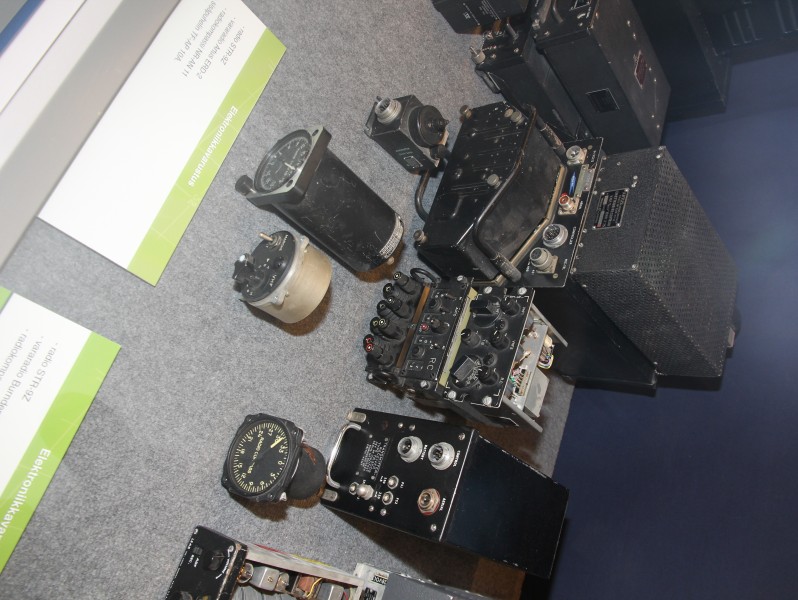 Fouga Magister electronic equipment