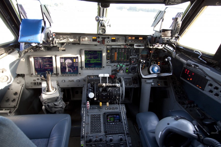Gulfstream II - Shuttle Training Aircraft N945NA cockpit