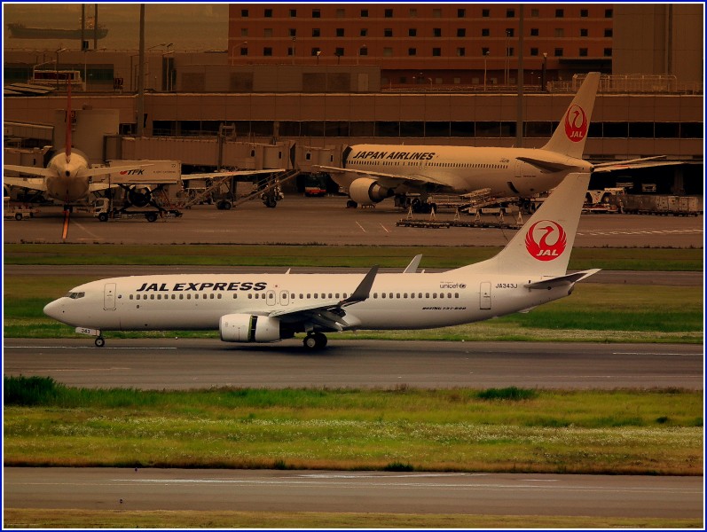HANEDA AIRPORT TOKYO JAPAN JUNE 2012 (7413647020)