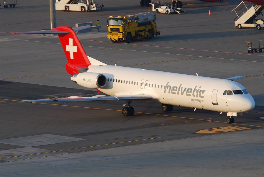 Helvetic Airways Fokker 100; HB-JVC@ZRH 16.04.2011 595bc (5628801157)