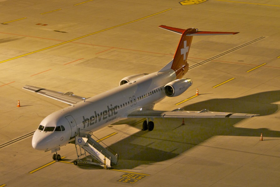 Helvetic Airways Fokker 100; HB-JVH@ZRH;22.01.2012 634ag (6745457337)