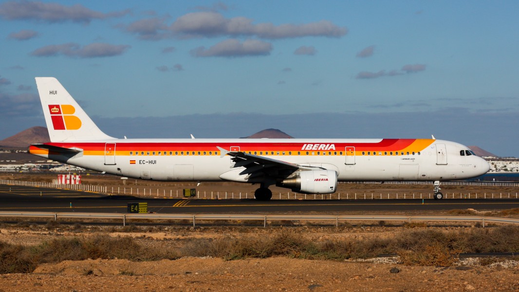 Iberia A321 EC-HUI (4185761266)