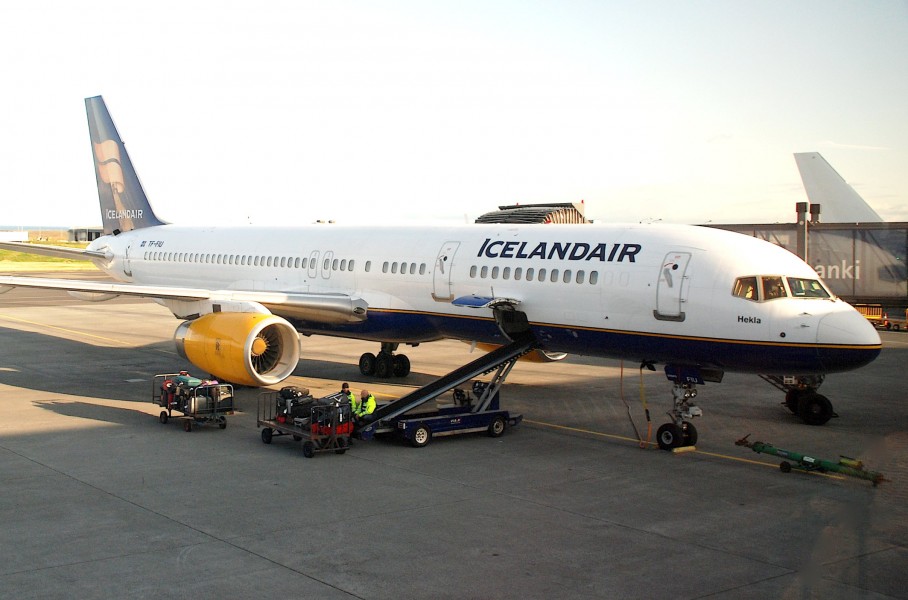 Icelandair Boeing 757-200; TF-FIU@KEF;25.07.2009 547ac (4330139130)