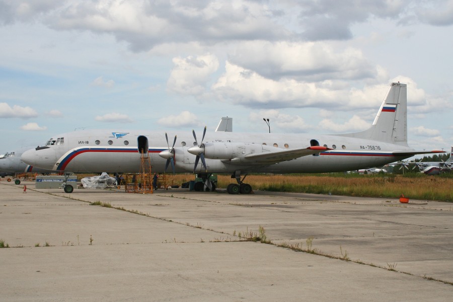 Ilyushin IL-18E RA-75676 (8558435292)