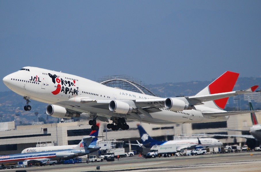 JAL 744 