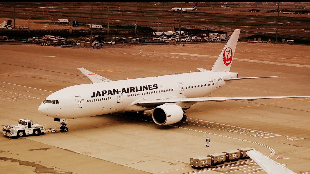 JAL BOEING 777-300 TOKYO HANEDA JAPAN JUNE 2012 (7454169518)