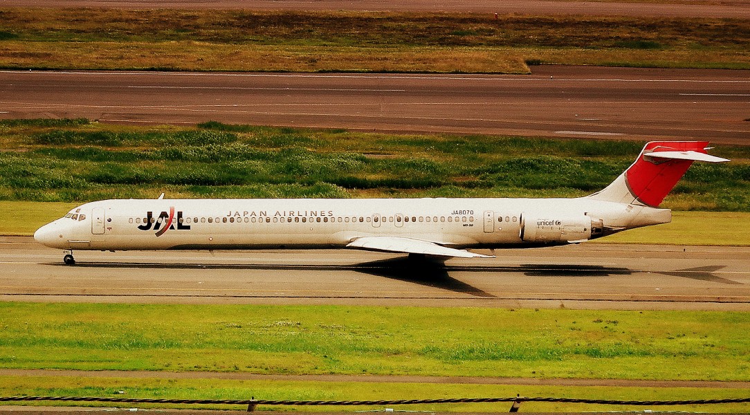 JAL MD90 TOKYO HANEDA AIRPORT TAKEN FROM DOMESTIC TERMINAL OBSERVATION DECK JAPAN JUNE 2012 (7525866538)