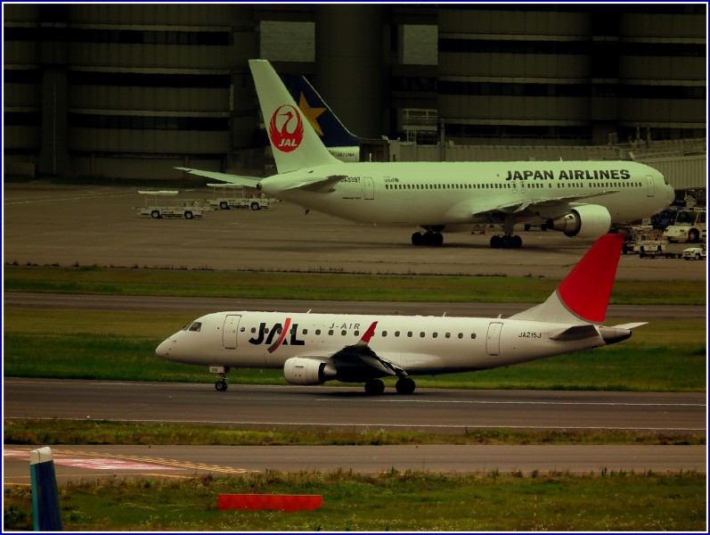 JAPAN EXPRESS E-JET 170 AT HANEDA AIRPORT TOKYO JAPAN JUNE 2012 (7418783456)