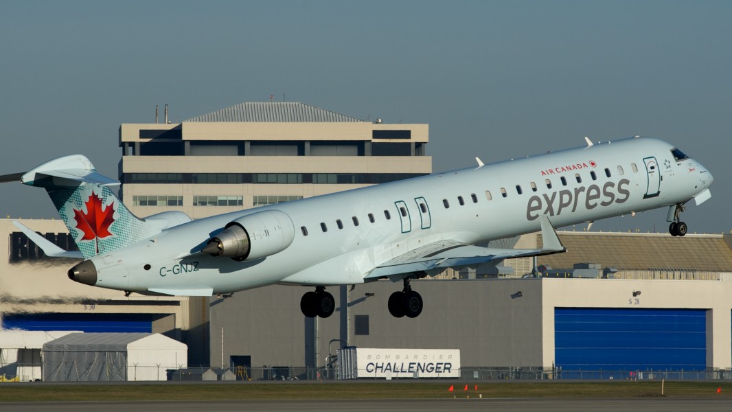Jazz (dba Air Canada Express) Bombardier CRJ-705 C-GNJZ