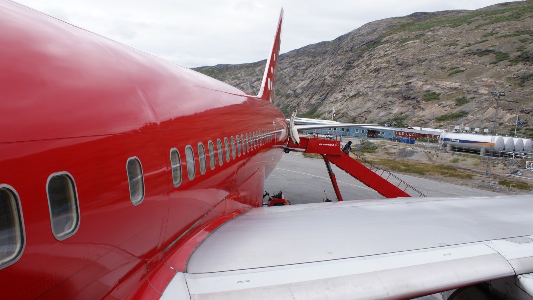 Kangerlussuaq-airport-air-greenland-boeing-757